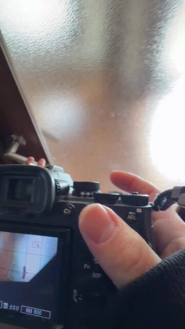 建築写真を手持ちで撮影📸
今日は、キッチンの撮り方を紹介します。
・築20年超
・縦横の両方を押さえておく
・逆光のときは露出を暗めにしておいて、後で編集で明るくする
など難しい環境下での撮影方法をお伝えする内容です♪

カメラ初心者でも再現できるので、物件撮影で悩んでいる人はぜひ試してみてください📷✨
保存してあとで真似できます💡

#不動産写真 #物件撮影 #室内写真 #広角レンズ #カメラ初心者向け