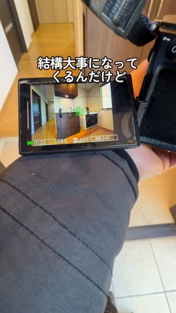 玄関の写真、実は一番難しい。
・狭くて立つ場所がない
・広角にすると歪む
・暗くて手ブレする
不動産カメラマンは
この3つをこうやって解決しています。
この動画では
・立ち位置
・画角の決め方
・手ブレしないカメラ設定
を実際の撮影POVで解説しています。
物件撮影をしている方は
保存して参考にしてください。
#不動産撮影
#建築写真
#物件撮影
#カメラ初心者
#ミラーレスカメラ